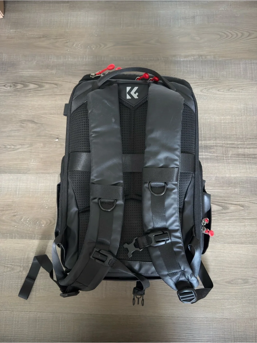 Black Travel Camera Backpack 25L with Flexible Dividers and Quick-Access Pockets